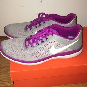 Women’s Nike Flex Run sneakers